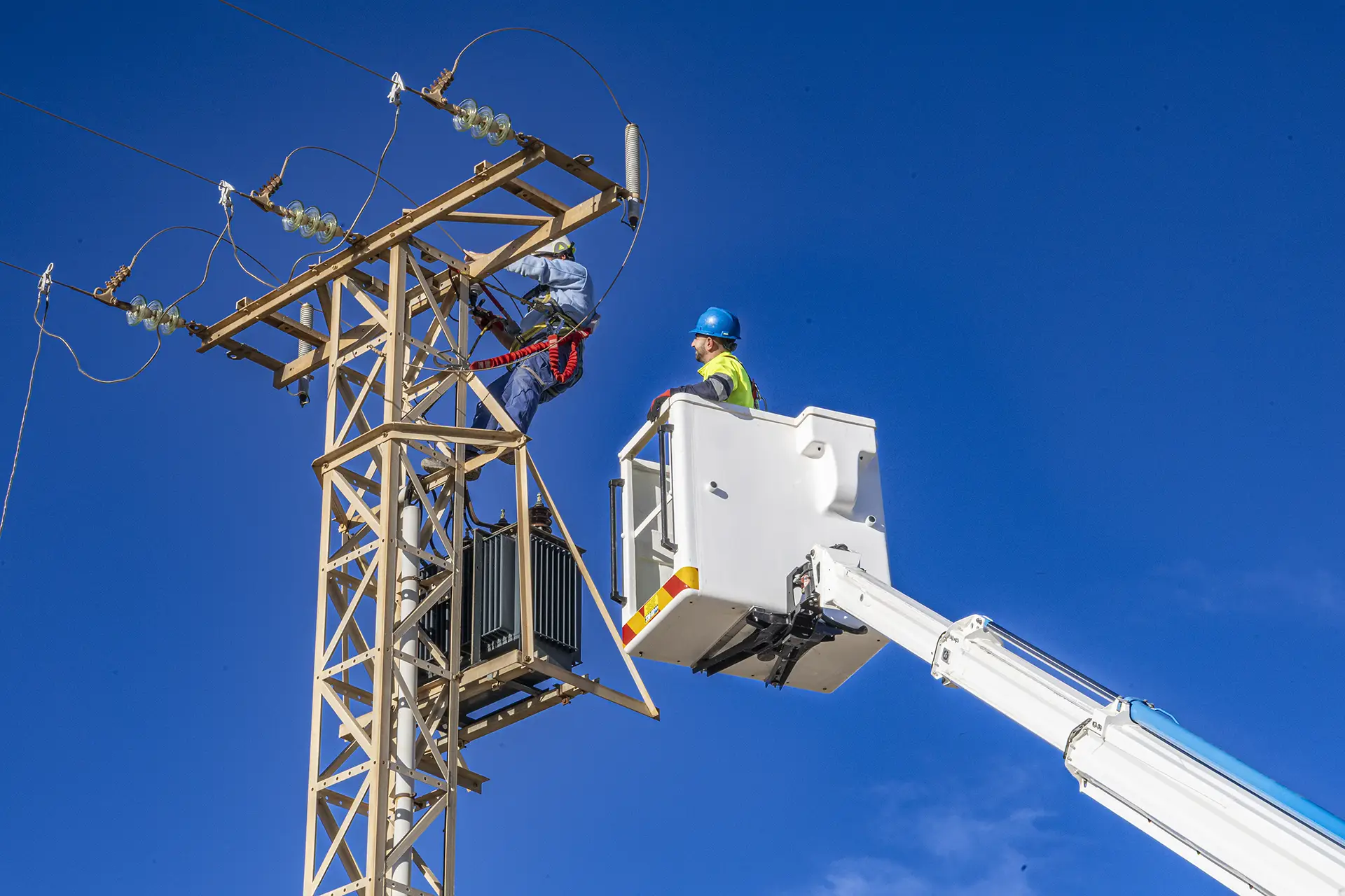 grupo luna montajes electricos alta tension