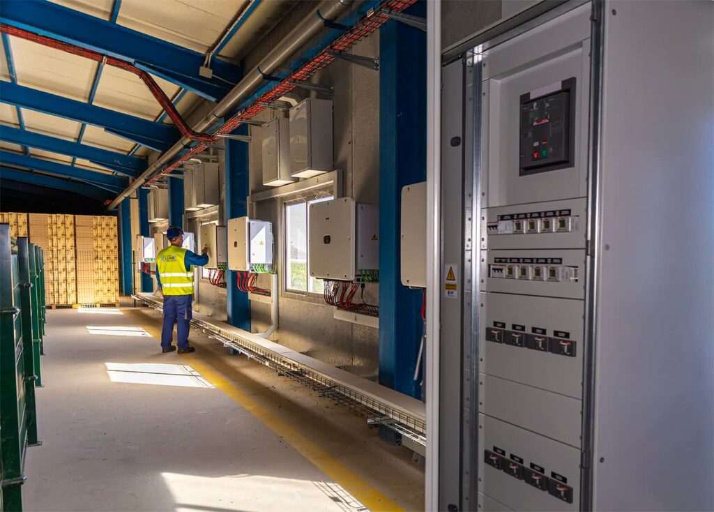 mantenimiento-monitorizacion-planta-solar-industrial